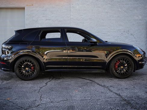 Used 2022 Porsche Cayenne GTS w/ Premium Package Plus image 18