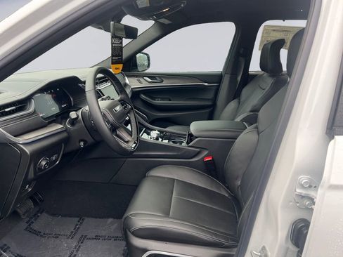 New 2025 Jeep Grand Cherokee Overland w/ Adv Protech Group III image 11