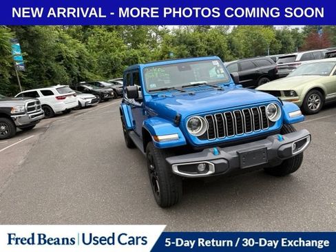 Used 2024 Jeep Wrangler Unlimited Sahara w/ Technology Group AWD/4WD image 4