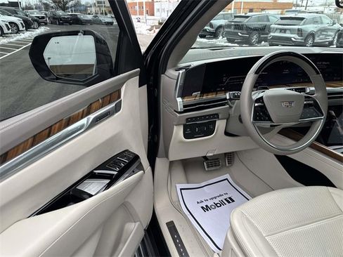 Certified 2025 Cadillac Escalade Sport Platinum w/ LPO, Floor Liner Package image 13