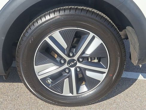 Used 2022 Kia Niro EX Premium image 5