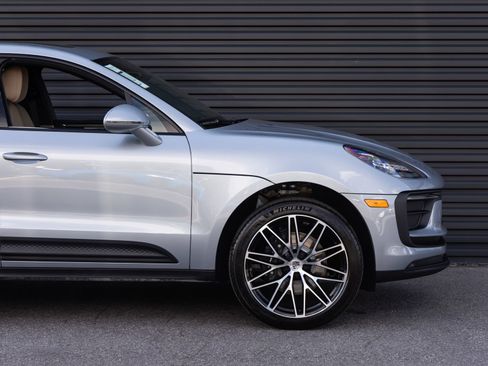 Certified 2026 Porsche Macan AWD/4WD image 9