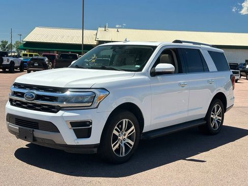 Used 2024 Ford Expedition Limited AWD/4WD image 4