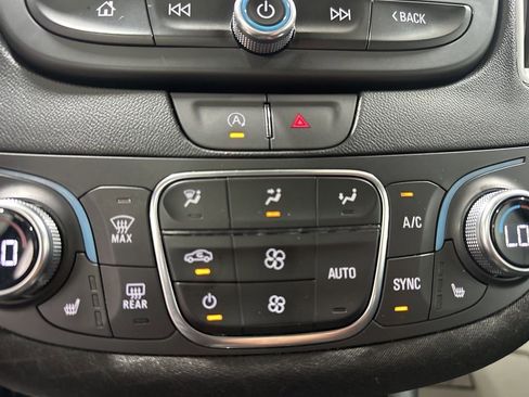 Used 2023 Chevrolet Malibu LT FWD image 19