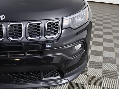 Used 2024 Jeep Compass Latitude w/ Sun and Sound Group AWD/4WD image 13