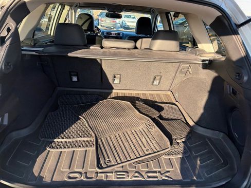 Used 2017 Subaru Outback 2.5i Limited image 9
