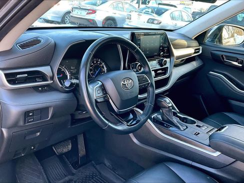 Certified 2021 Toyota Highlander XLE image 17
