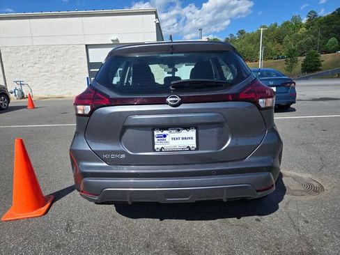 Used 2024 Nissan Kicks S image 3