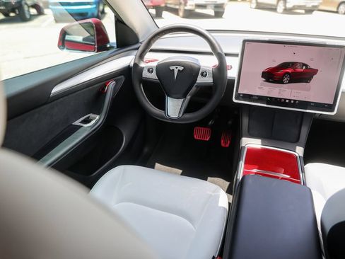 Used 2023 Tesla Model Y Long Range AWD/4WD image 23