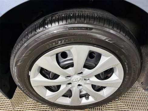 Used 2025 Toyota Corolla LE image 17