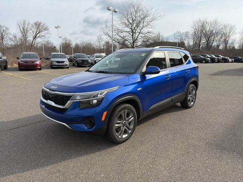 Used 2023 Kia Seltos S w/ Navigation Package image 5