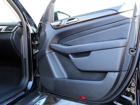 Used 2015 Mercedes-Benz ML 350 ML 350 Sport Utility 4D image 29