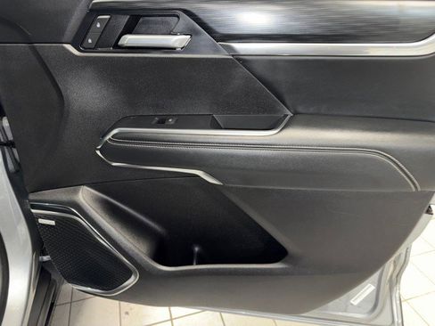 Used 2025 GMC Acadia Elevation image 33