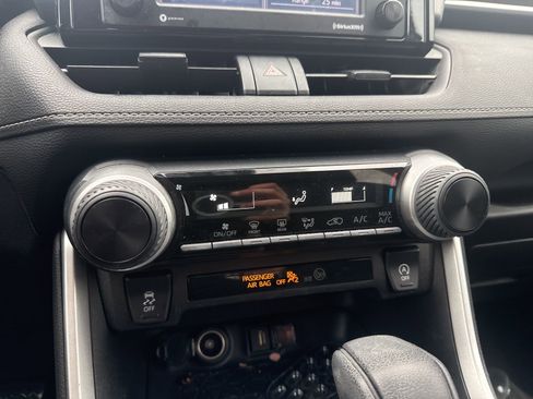 Used 2021 Toyota RAV4 LE w/ Carpet Mat Package (TMS) image 21