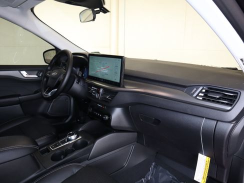 New 2026 Ford Escape SE image 38