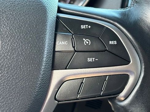 Used 2020 Jeep Grand Cherokee Altitude AWD/4WD image 18