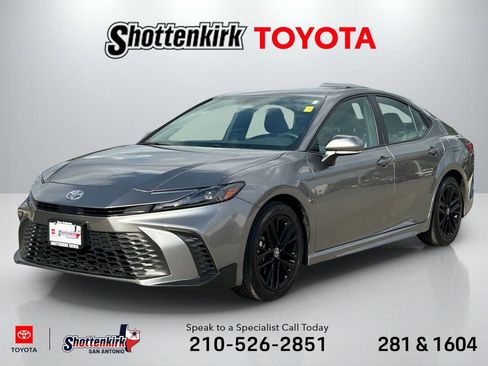 Certified 2025 Toyota Camry SE FWD image 1