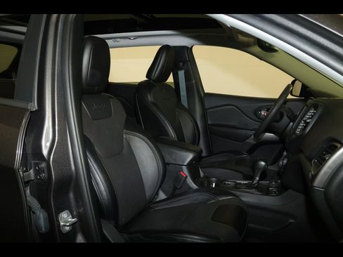 Used 2022 Jeep Cherokee Latitude Lux w/ Sun & Sound Group image 31