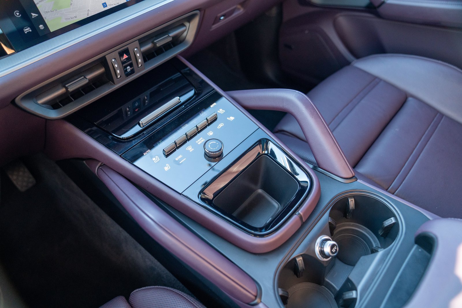 Certified 2024 Porsche Cayenne AWD/4WD image 19