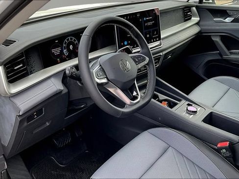 New 2026 Volkswagen Tiguan SE FWD image 7