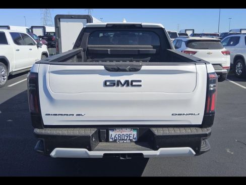 Used 2025 GMC Sierra EV Denali AWD/4WD image 22