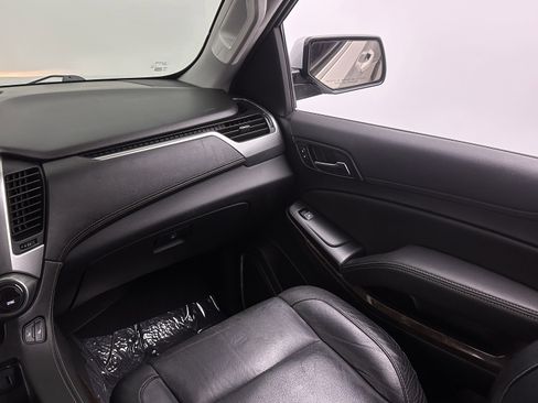 Used 2019 Chevrolet Suburban LT image 28