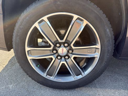 Used 2018 GMC Acadia Denali w/ Technology Package AWD/4WD image 9