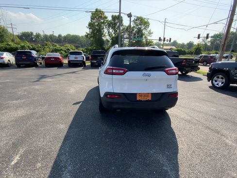 Used 2018 Jeep Cherokee Latitude Plus FWD image 8