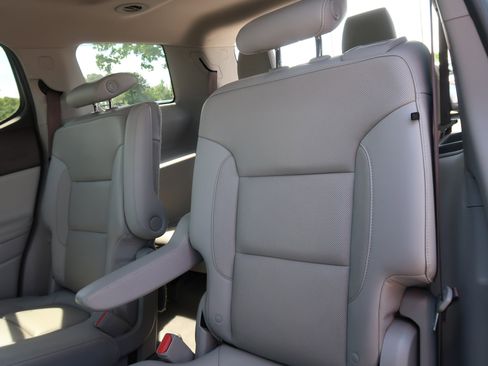 Used 2018 GMC Acadia SLT AWD/4WD image 36