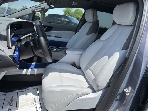 Used 2025 Cadillac Optiq Luxury 1 AWD/4WD image 17