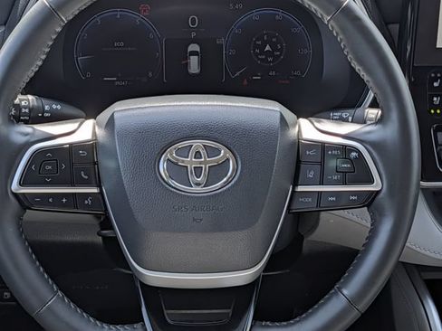 Used 2024 Toyota Highlander Platinum AWD/4WD image 13