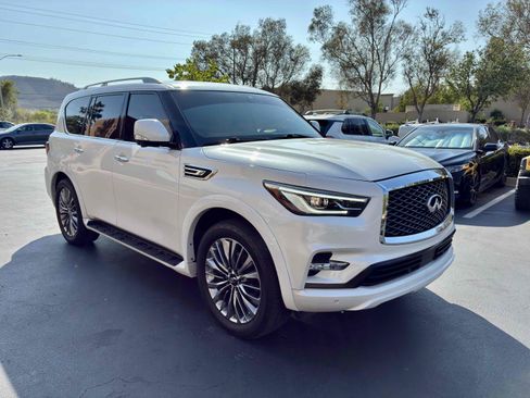 Used 2018 INFINITI QX80 4WD w/ Driver Assistance Package image 6