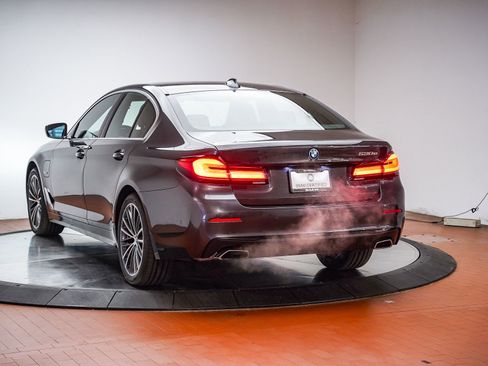 Certified 2023 BMW 530e RWD image 7