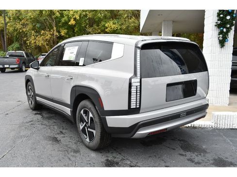 New 2026 Hyundai Ioniq 9 SE image 3