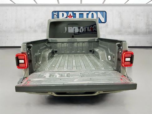 Used 2023 Jeep Gladiator Overland AWD/4WD image 25