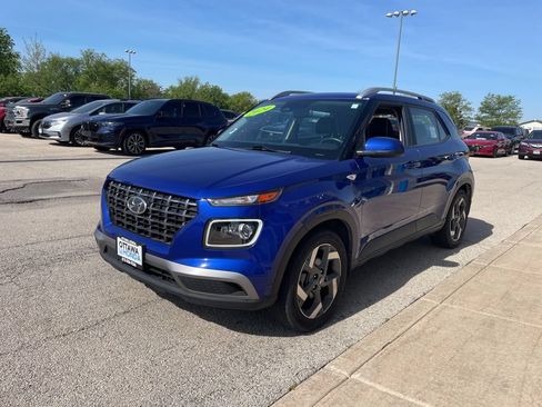 Used 2024 Hyundai Venue Limited FWD image 2
