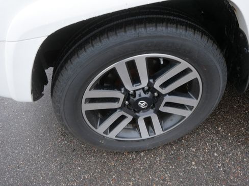Used 2017 Toyota 4Runner SR5 Premium RWD image 16