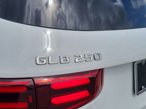 Used 2025 Mercedes-Benz GLB 250 image 30