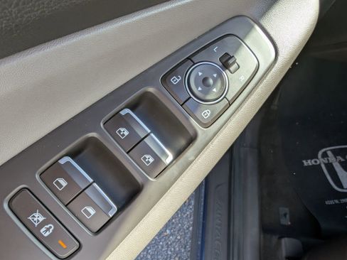 Used 2020 Hyundai Santa Fe SEL image 15