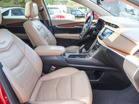 Used 2019 Cadillac XT5 Platinum image 16
