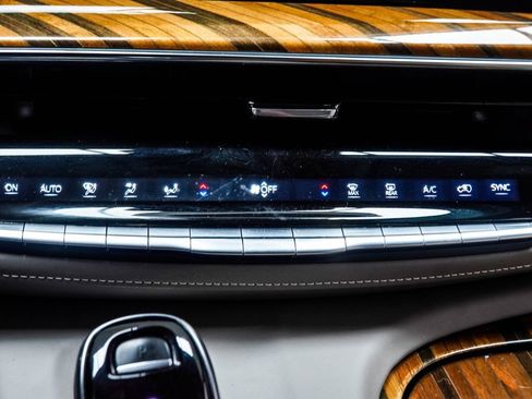 Used 2024 Cadillac Escalade Premium Luxury Platinum RWD image 28