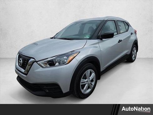 Used 2018 Nissan Kicks S image 1