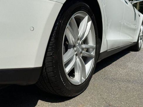 Used 2015 Tesla Model S 85 RWD image 33