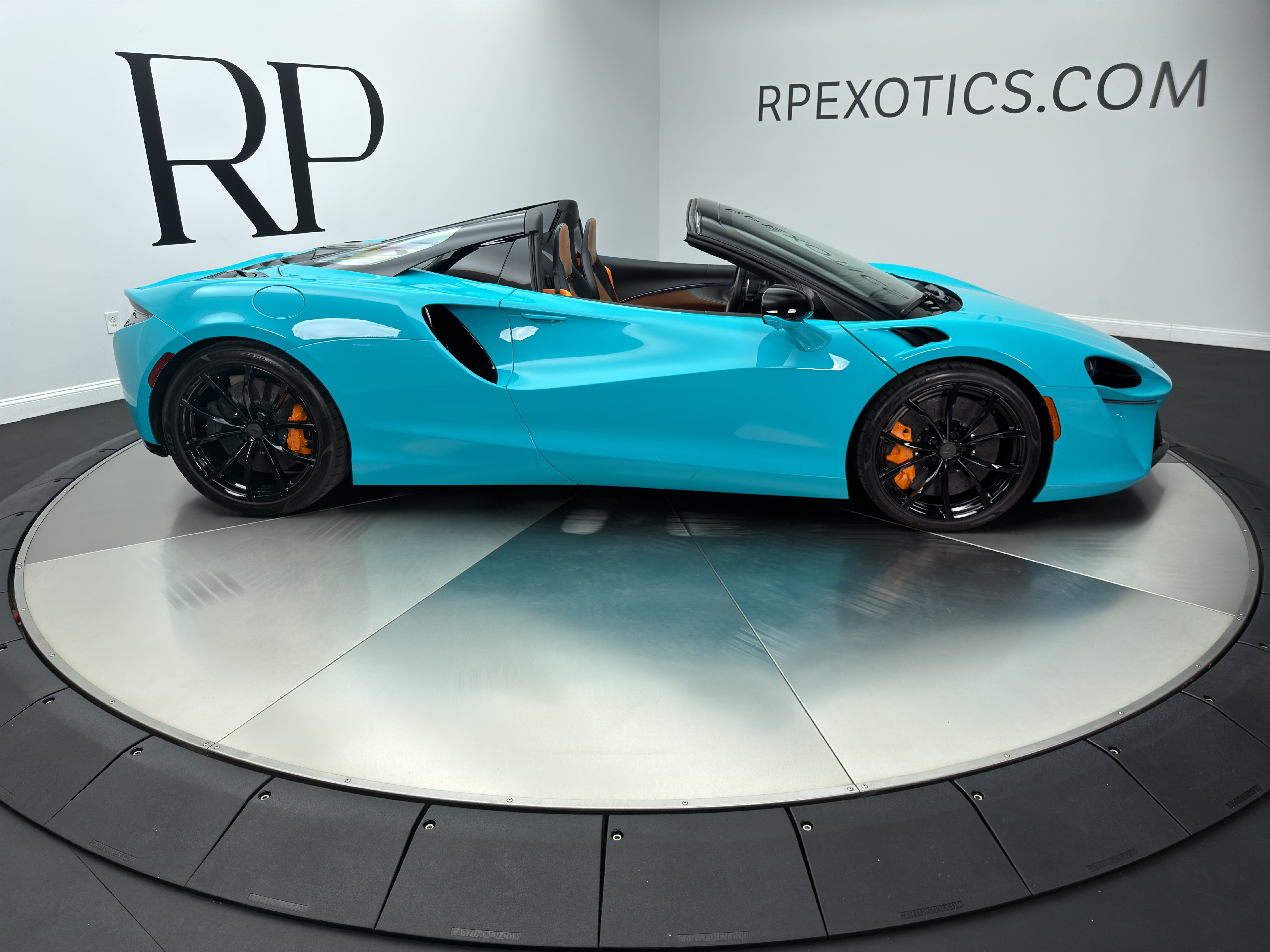 Used 2025 McLaren Artura Spider RWD image 7