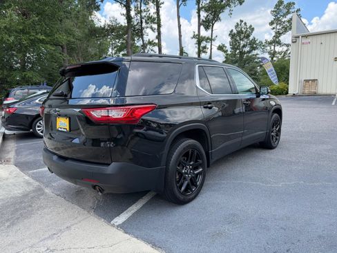 Used 2020 Chevrolet Traverse LT w/ LPO, Blackout Package FWD image 7
