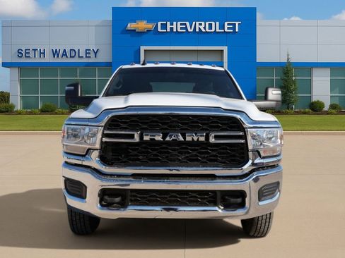 Used 2023 RAM 3500 Tradesman w/ Chrome Appearance Group AWD/4WD image 4