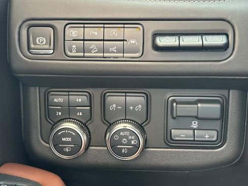 Used 2024 GMC Yukon Denali Ultimate image 25