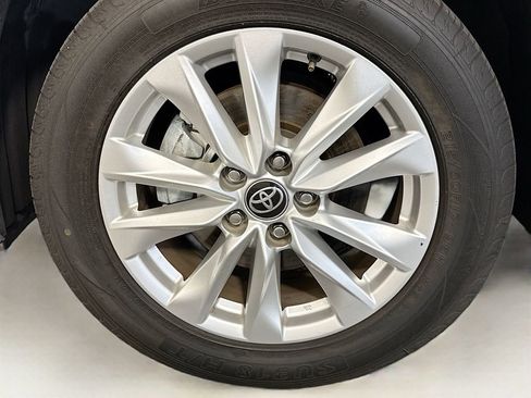 Used 2023 Toyota Corolla Cross LE image 30