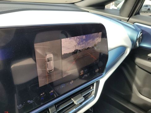 New 2026 Chevrolet Equinox EV LT image 15