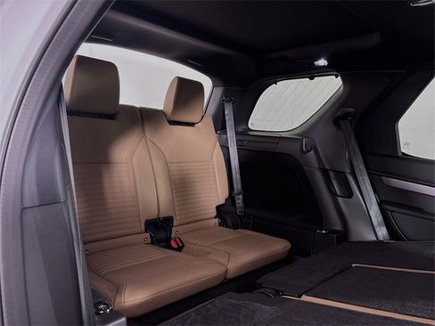 New 2026 Land Rover Discovery Dynamic SE image 27